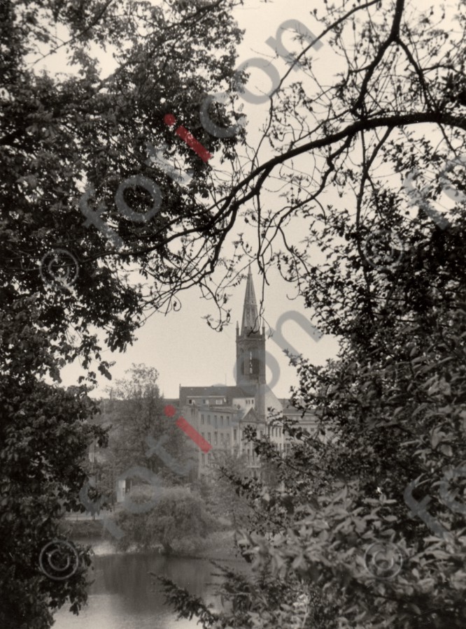 Blick auf die Johanneskirche vom Hofgarten aus - Foto foticon-duesseldorf-0045.jpg | foticon.de - Bilddatenbank für Motive aus Geschichte und Kultur